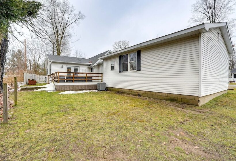 Cozy Family Retreat W/ Fireplace, Near Wineries!