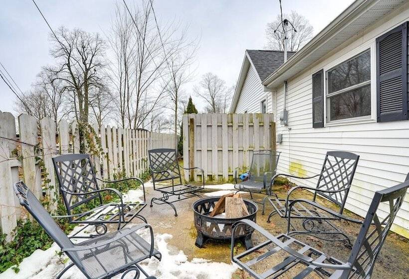 Cozy Family Retreat W/ Fireplace, Near Wineries!