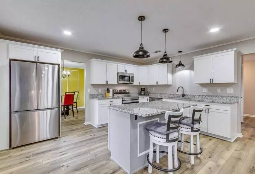 Pensacola Home W/ Private Yard: 7 Mi To Downtown!