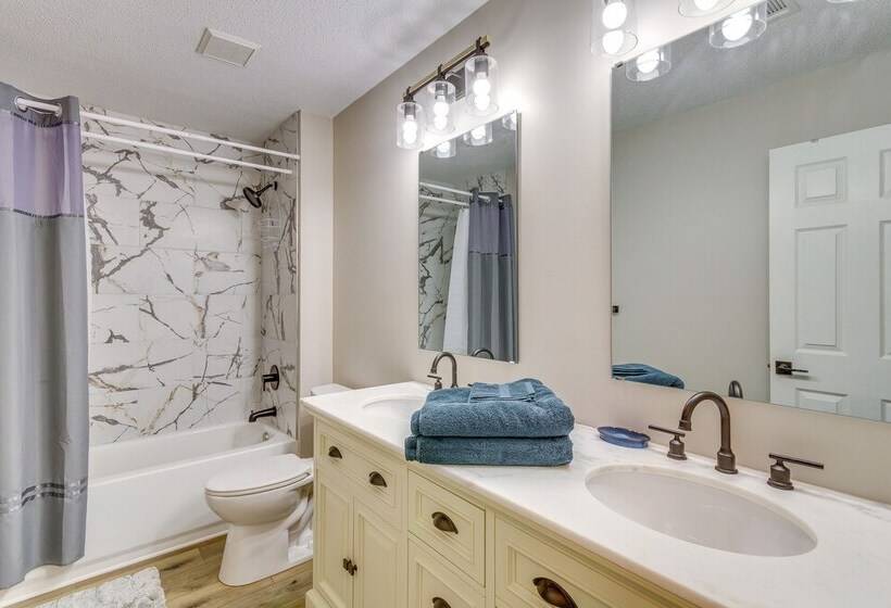 Pensacola Home W/ Private Yard: 7 Mi To Downtown!