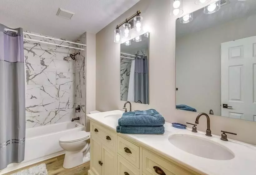 Pensacola Home W/ Private Yard: 7 Mi To Downtown!