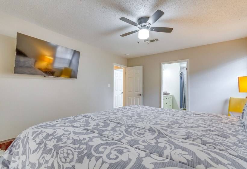 Pensacola Home W/ Private Yard: 7 Mi To Downtown!