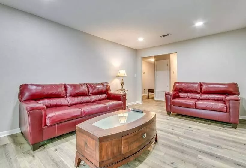 Pensacola Home W/ Private Yard: 7 Mi To Downtown!