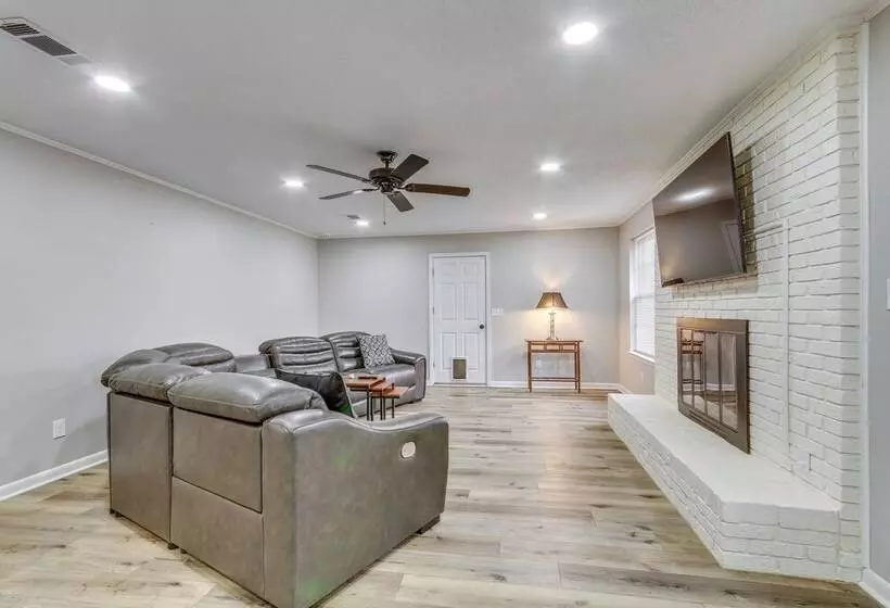 Pensacola Home W/ Private Yard: 7 Mi To Downtown!