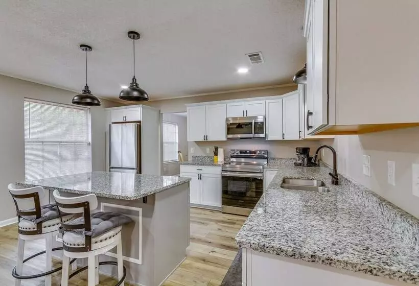 Pensacola Home W/ Private Yard: 7 Mi To Downtown!