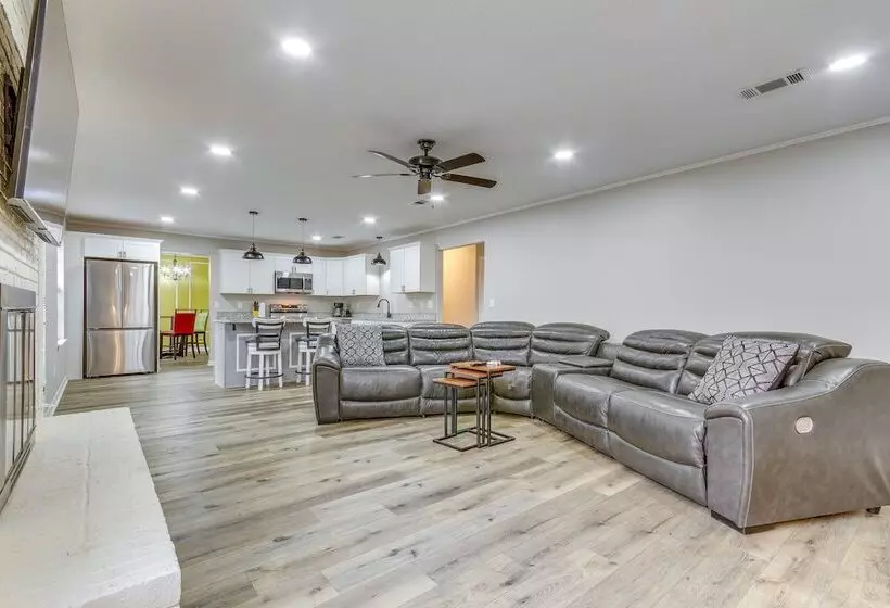 Pensacola Home W/ Private Yard: 7 Mi To Downtown!