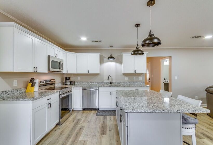 Pensacola Home W/ Private Yard: 7 Mi To Downtown!