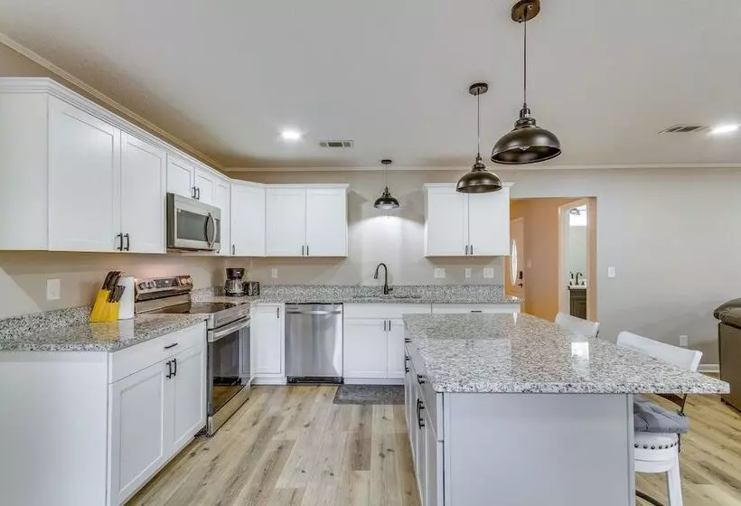 Pensacola Home W/ Private Yard: 7 Mi To Downtown!