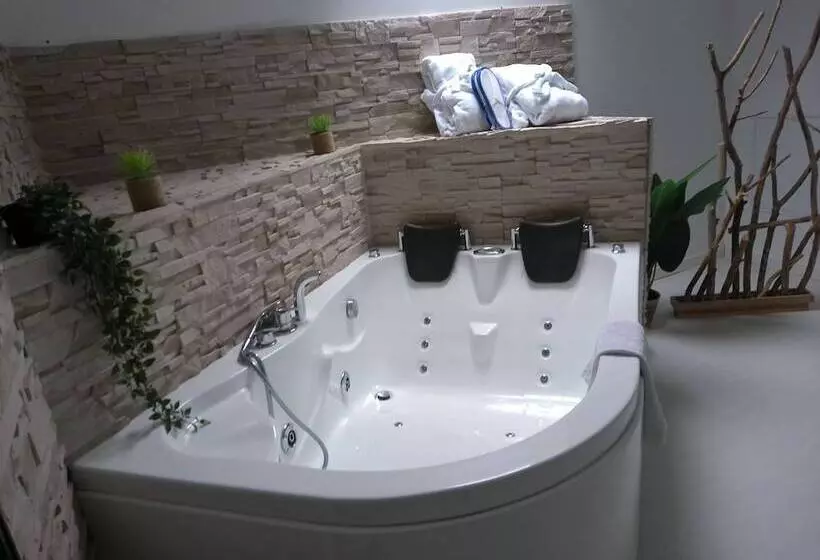 Majatalo A 2 Pas D Azay