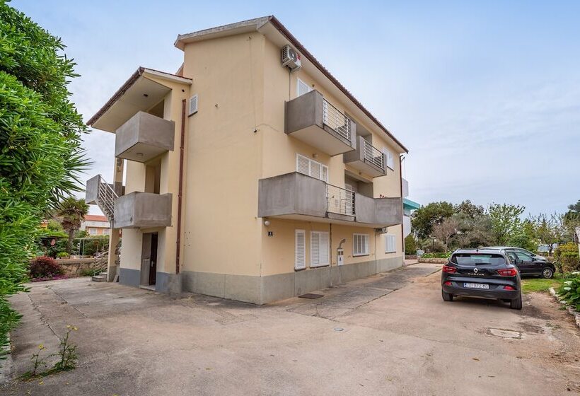 پانسیون Room In Guest Room   Cozy Room Near Beach L