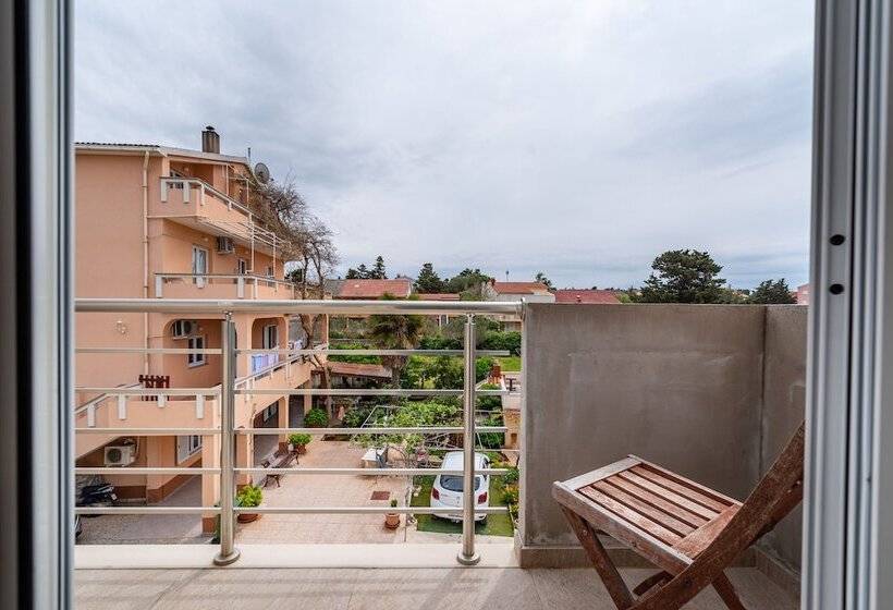 پانسیون Room In Guest Room   Cozy Room Near Beach L