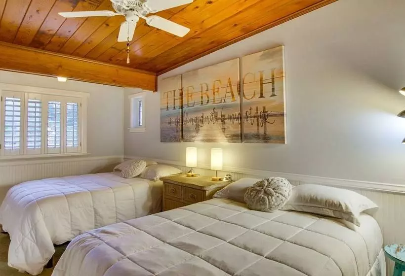 Puget Sound Cottage W/ Private Community Beach!