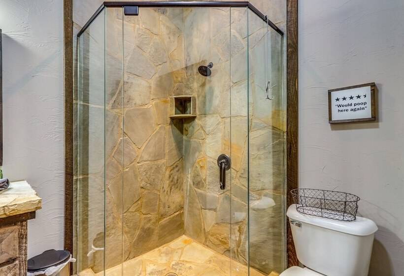 Quiet Blue Ridge Cabin W/ Hot Tub, Mountain Views!