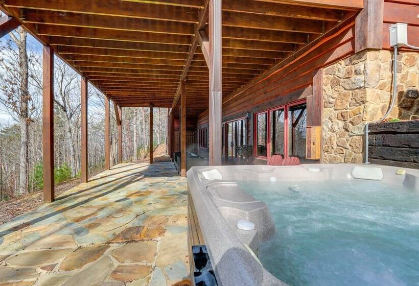 Quiet Blue Ridge Cabin W/ Hot Tub, Mountain Views!