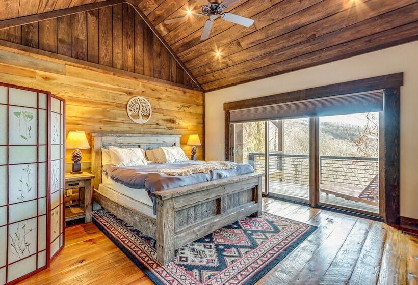 Quiet Blue Ridge Cabin W/ Hot Tub, Mountain Views!