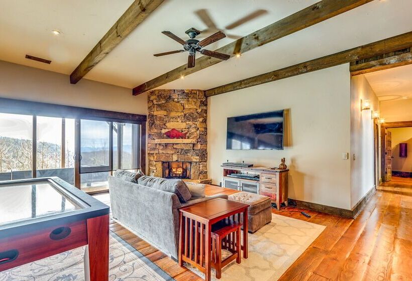 Quiet Blue Ridge Cabin W/ Hot Tub, Mountain Views!