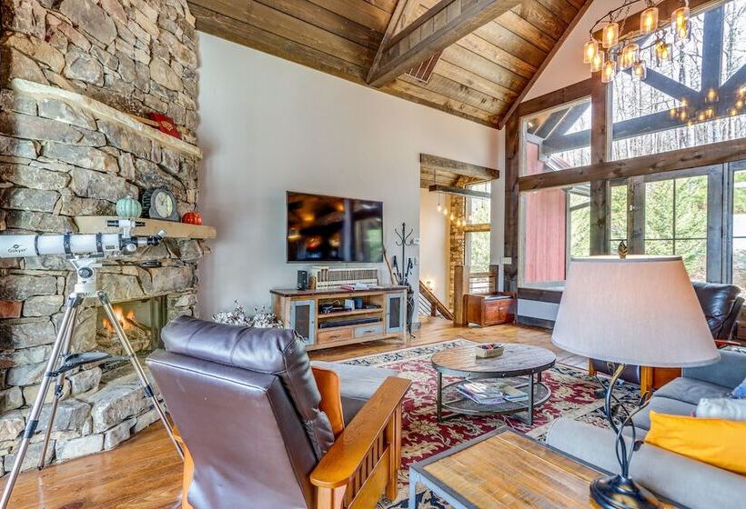 Quiet Blue Ridge Cabin W/ Hot Tub, Mountain Views!