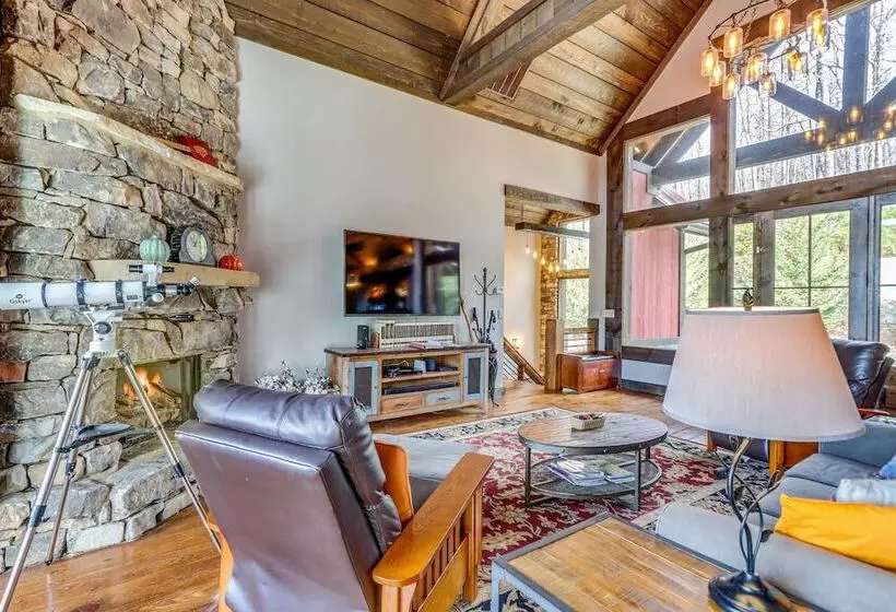 Quiet Blue Ridge Cabin W/ Hot Tub, Mountain Views!