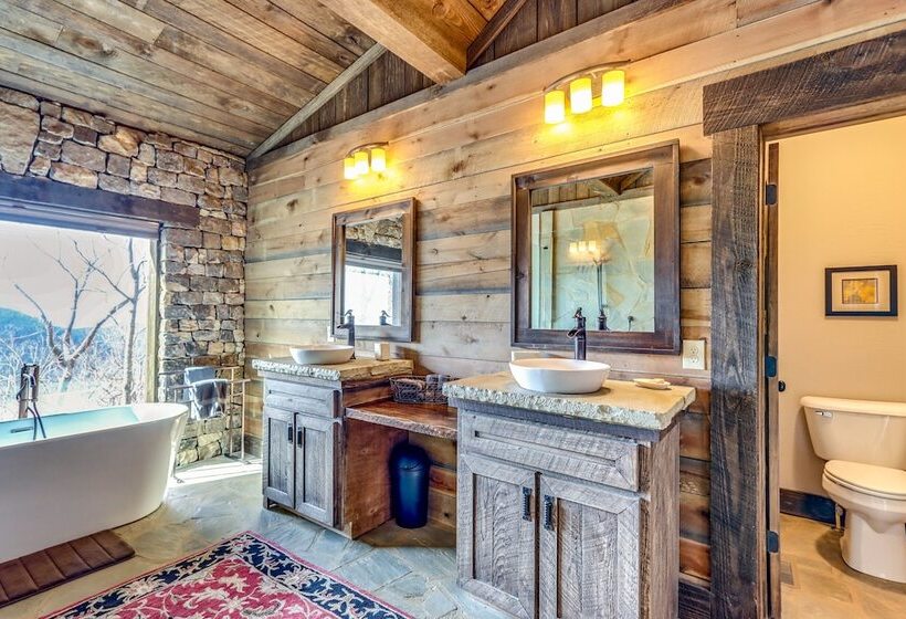 Quiet Blue Ridge Cabin W/ Hot Tub, Mountain Views!