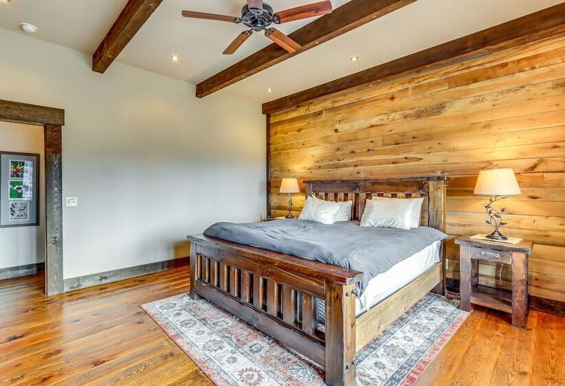 Quiet Blue Ridge Cabin W/ Hot Tub, Mountain Views!