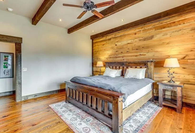 Quiet Blue Ridge Cabin W/ Hot Tub, Mountain Views!