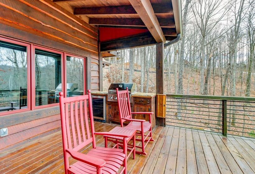 Quiet Blue Ridge Cabin W/ Hot Tub, Mountain Views!