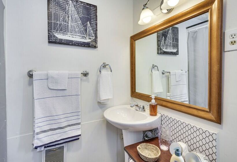 Riverfront Topsham Home ~ 28 Mi To Portland!