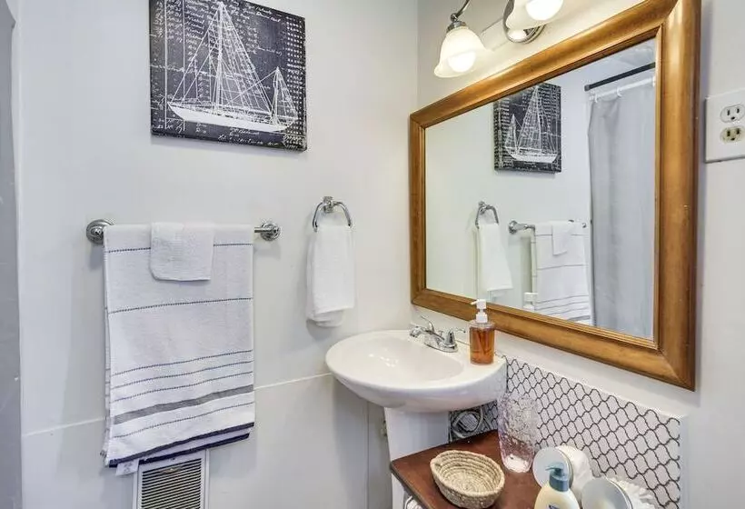 Riverfront Topsham Home ~ 28 Mi To Portland!