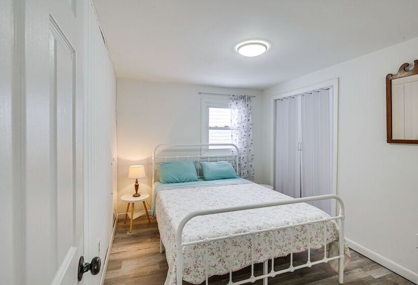 Riverfront Topsham Home ~ 28 Mi To Portland!