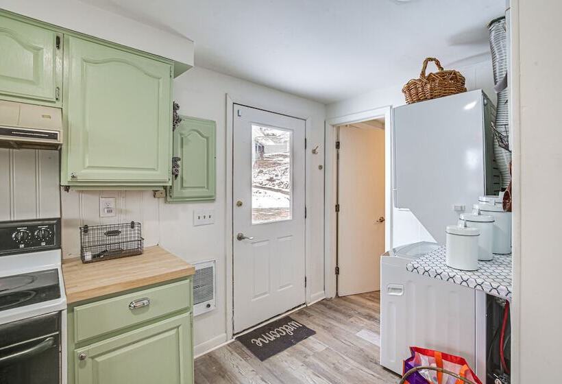 Riverfront Topsham Home ~ 28 Mi To Portland!