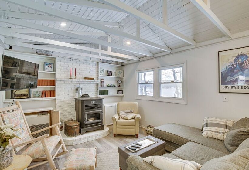 Riverfront Topsham Home ~ 28 Mi To Portland!