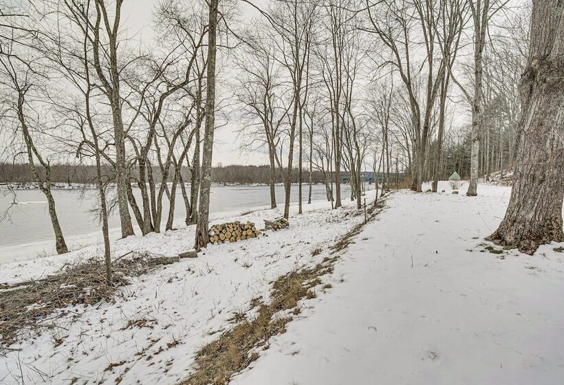 Riverfront Topsham Home ~ 28 Mi To Portland!