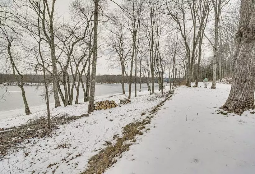 Riverfront Topsham Home ~ 28 Mi To Portland!