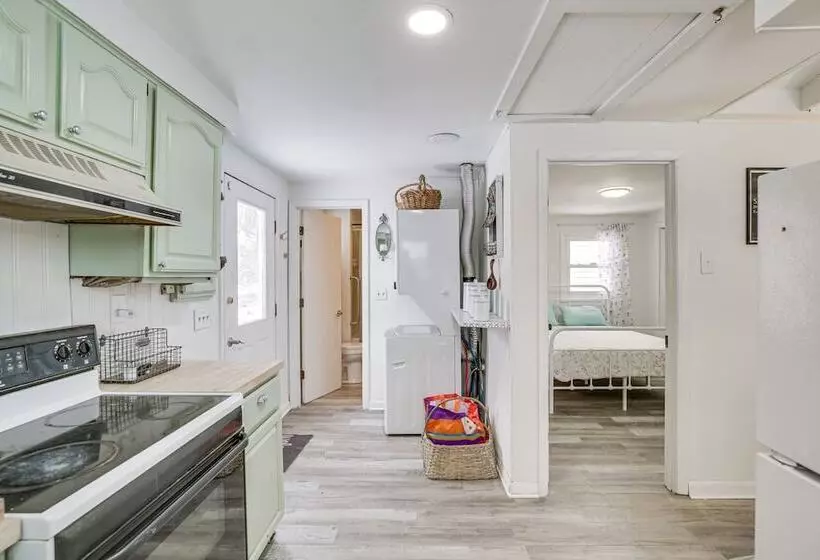 Riverfront Topsham Home ~ 28 Mi To Portland!