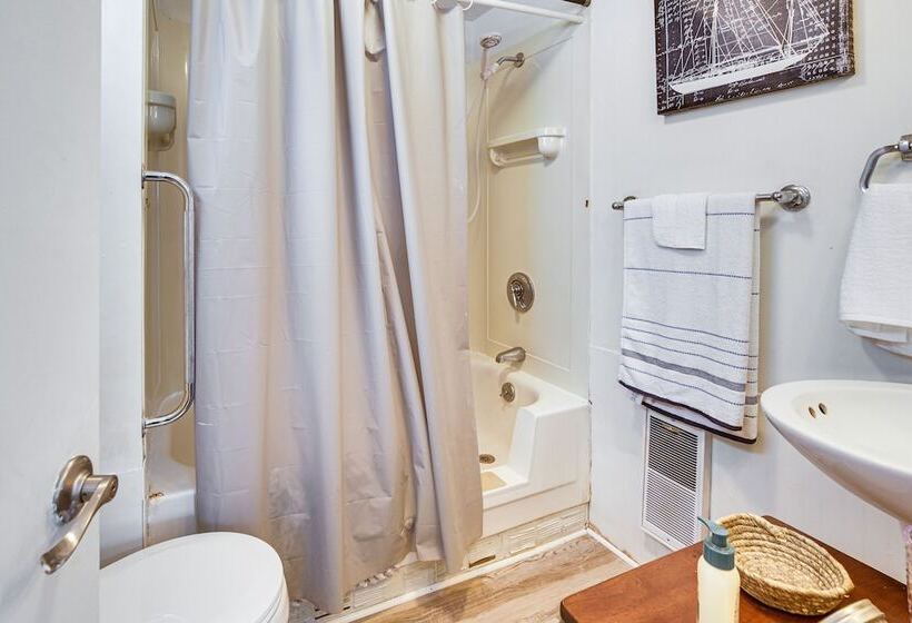 Riverfront Topsham Home ~ 28 Mi To Portland!