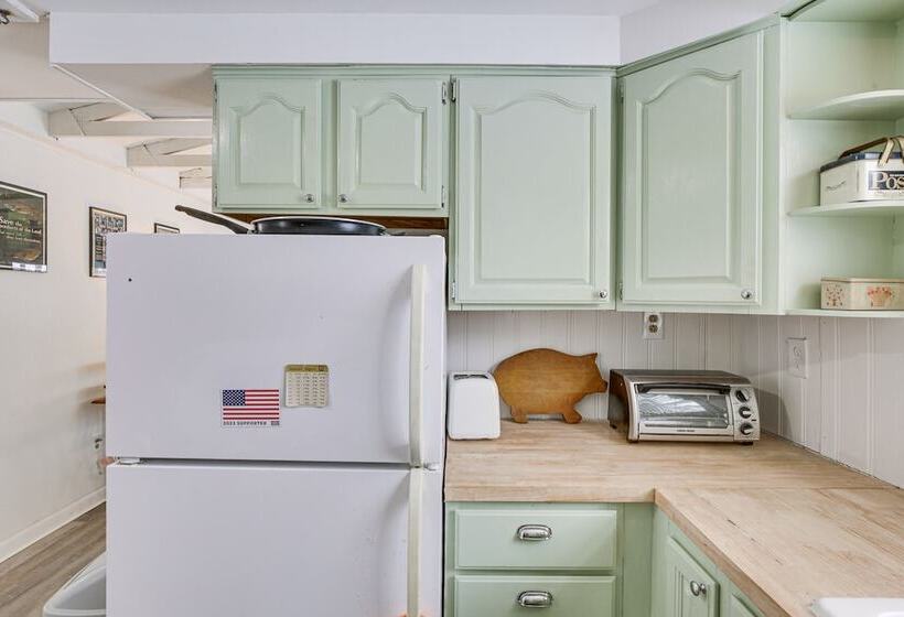 Riverfront Topsham Home ~ 28 Mi To Portland!