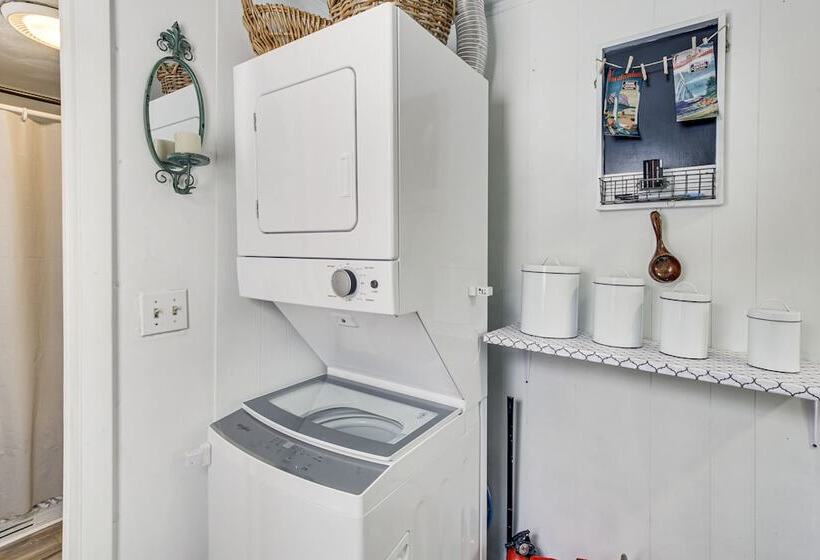 Riverfront Topsham Home ~ 28 Mi To Portland!