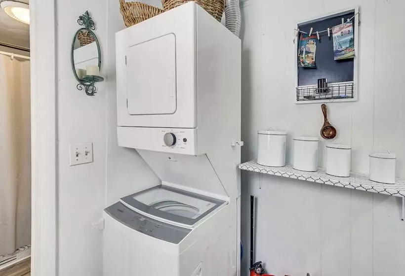 Riverfront Topsham Home ~ 28 Mi To Portland!