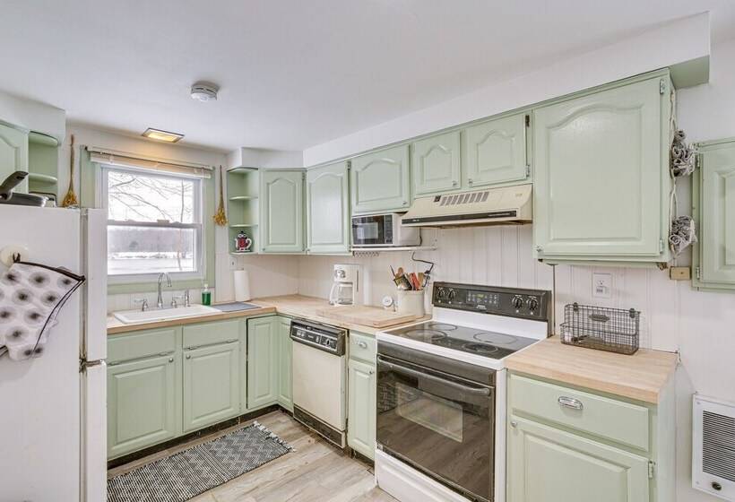 Riverfront Topsham Home ~ 28 Mi To Portland!