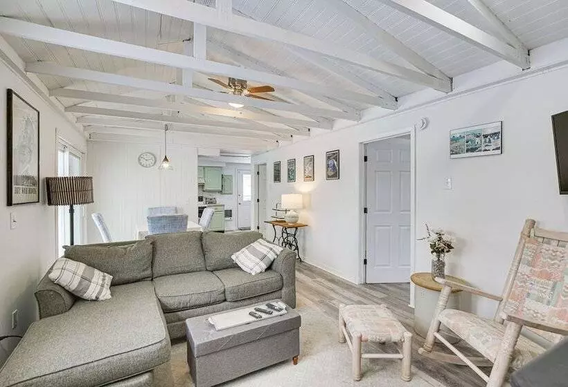 Riverfront Topsham Home ~ 28 Mi To Portland!