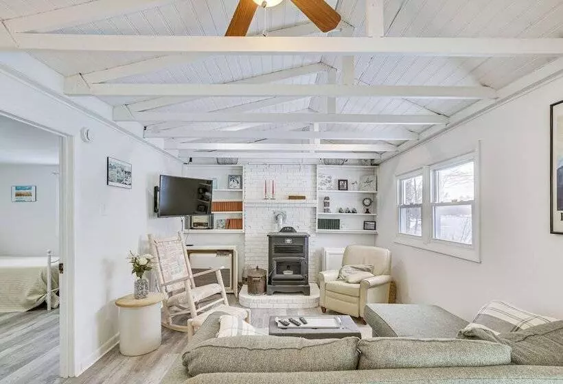 Riverfront Topsham Home ~ 28 Mi To Portland!