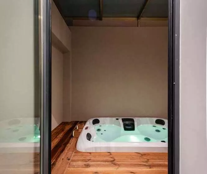 Royal Gold City Suites