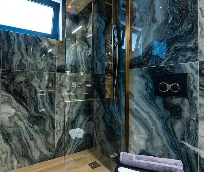 Royal Gold City Suites