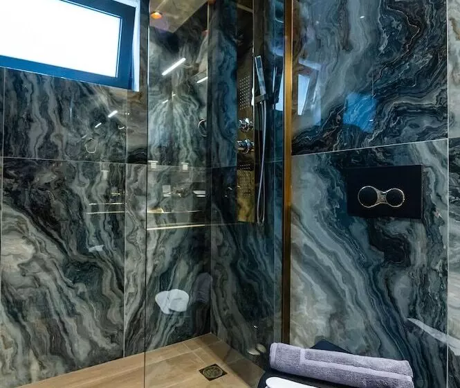 Royal Gold City Suites