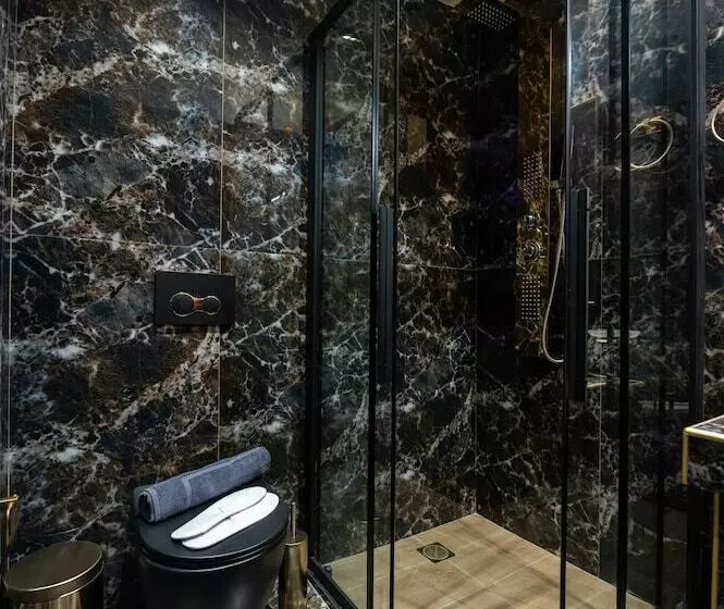 Royal Gold City Suites