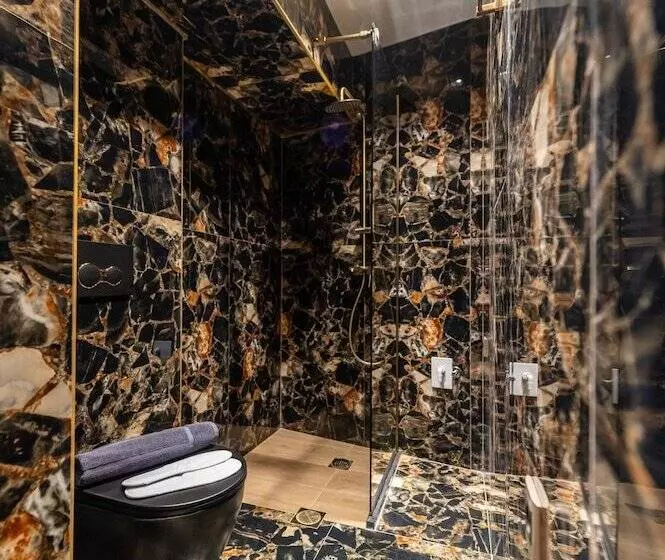 Royal Gold City Suites