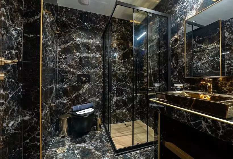 Royal Gold City Suites