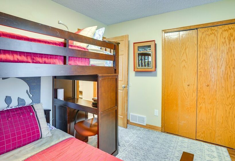 Charming Savage Home W/ Yard: 18 Mi To Minneapolis