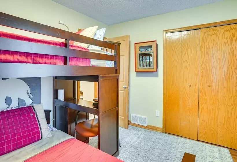 Charming Savage Home W/ Yard: 18 Mi To Minneapolis