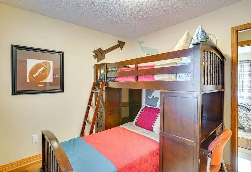 Charming Savage Home W/ Yard: 18 Mi To Minneapolis